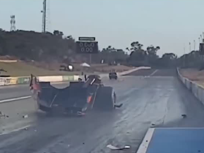 اضغط لمشاهدة الفيديو: لحظة انفجار سيارة سباق في أستراليا